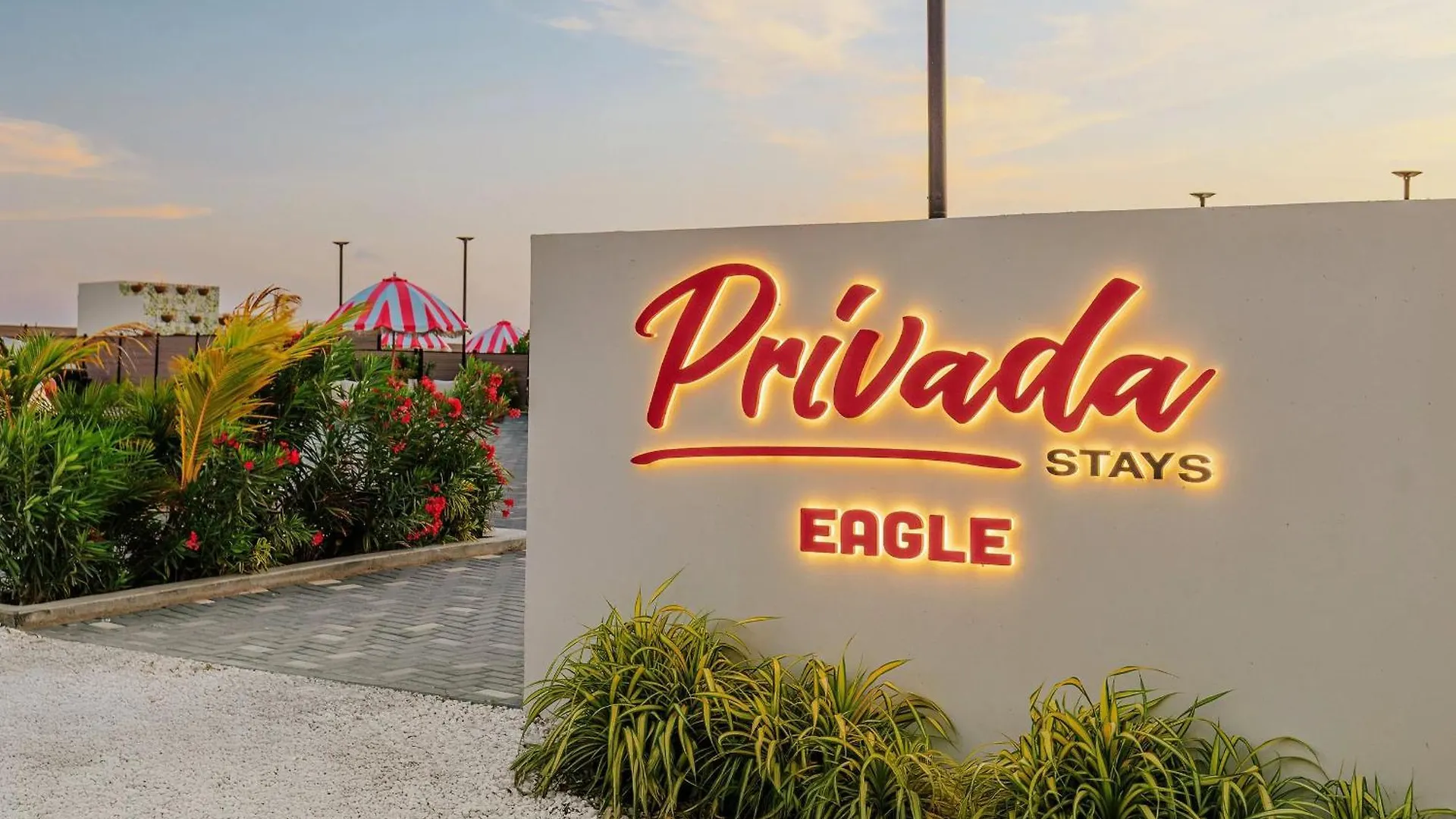 Privada Stays - Lofts With Private Pool And Oasis, Near Eagle Beach Palm Beach